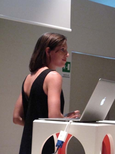 woman with the black dress with a laptop