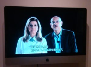 a still from a movie of a man and a woman with Chinese caption