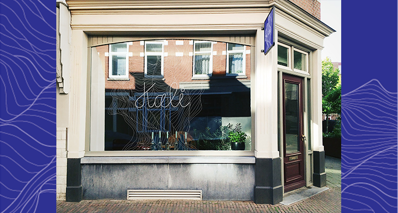 A photo of a window shop with the text Kali engraved on the window.