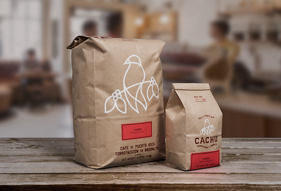 coffee packs made of brown paper with the cachu logo on them