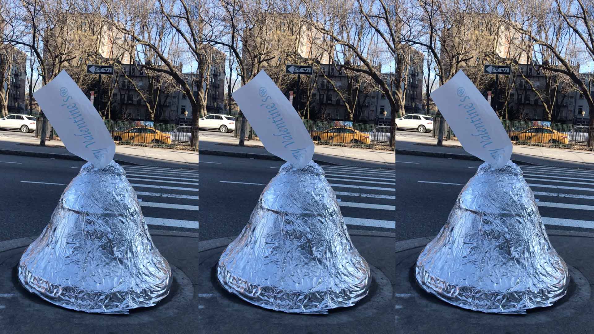 4 giant hersey kiss scultures