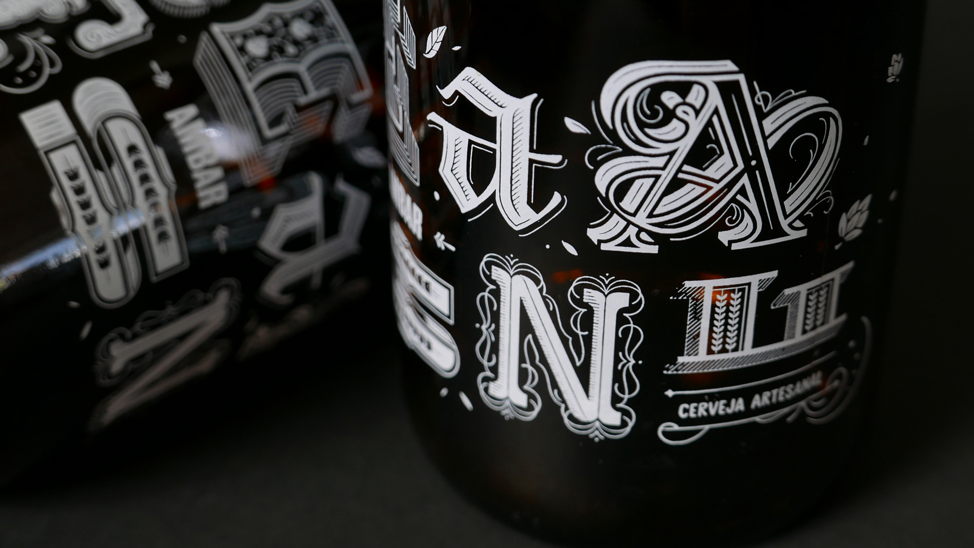 type detail on Ambar craft beer packaging design