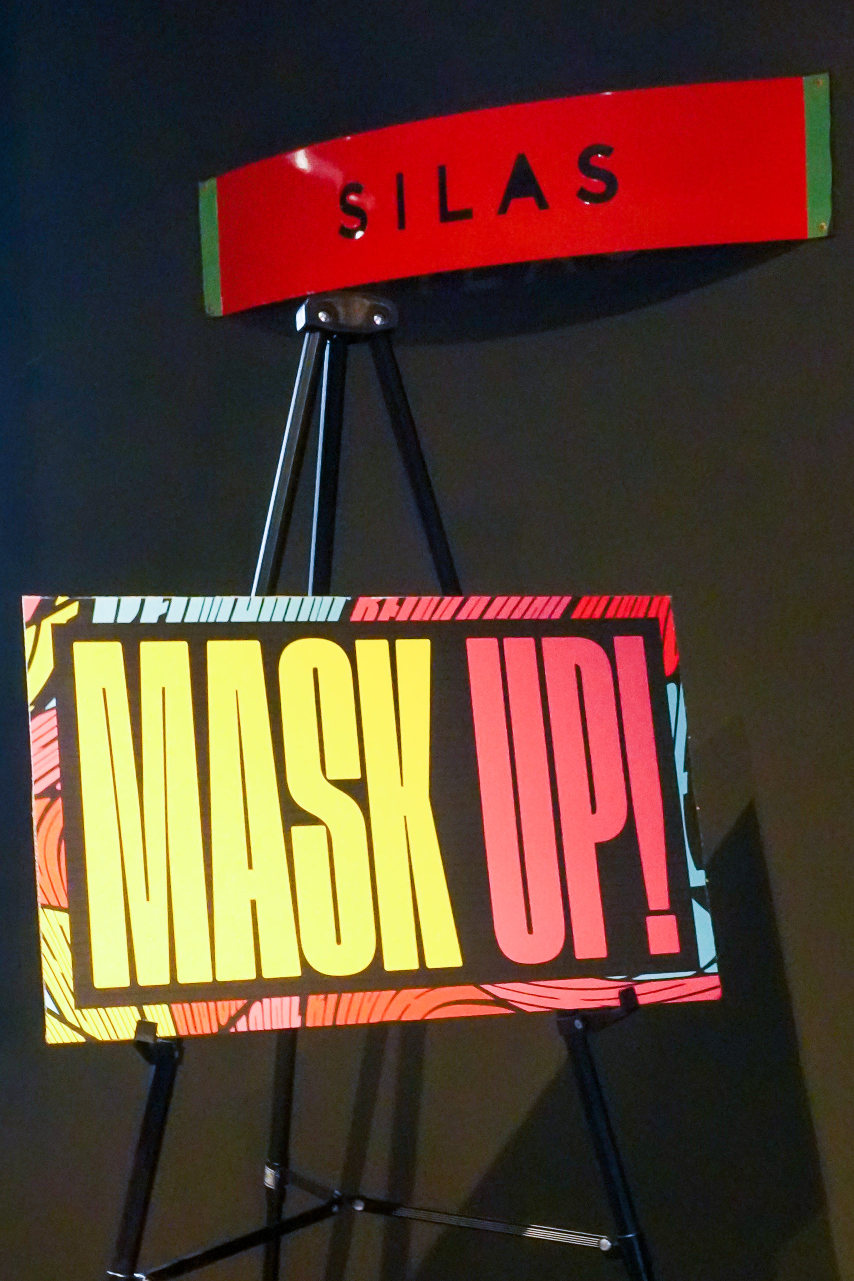 sign that says Mask up