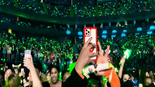 concert photo people holding phones